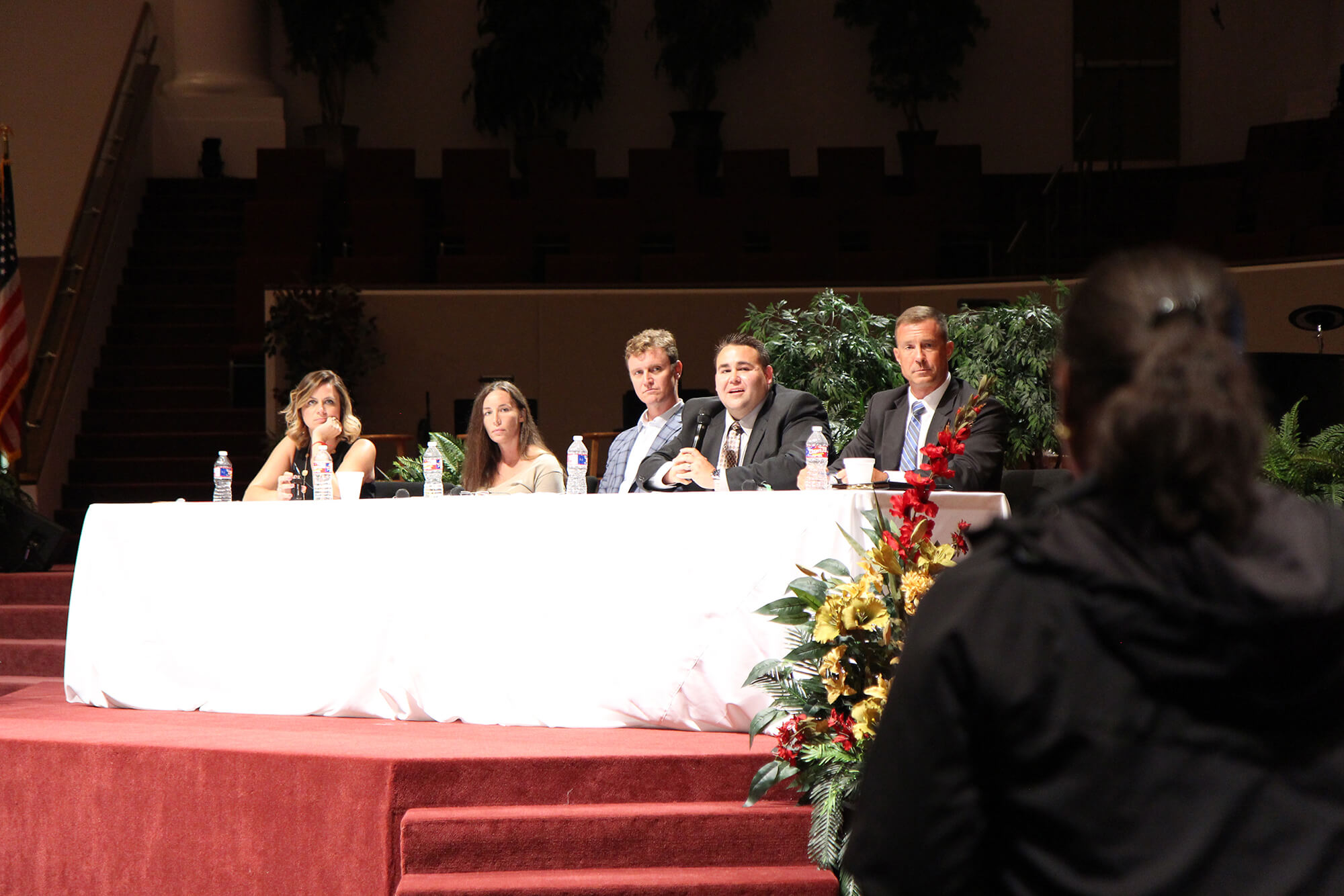 Kevin Smith answering question at panel event